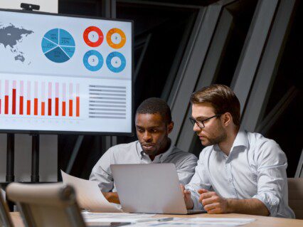6 funkcji Google Analytics, których możesz nie znać. Zacznij ich używać i&nbsp;zyskasz nowe wartościowe dane