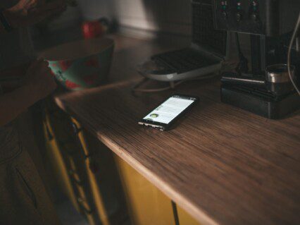 Mobile CRO: Wszystko, co musisz wiedzieć o&nbsp;zwiększaniu sprzedaży na urządzeniach mobilnych